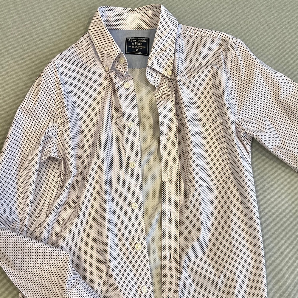 Abercrombie & Fitch Men's XS White with red/blue pattern Long Sleeve Button down